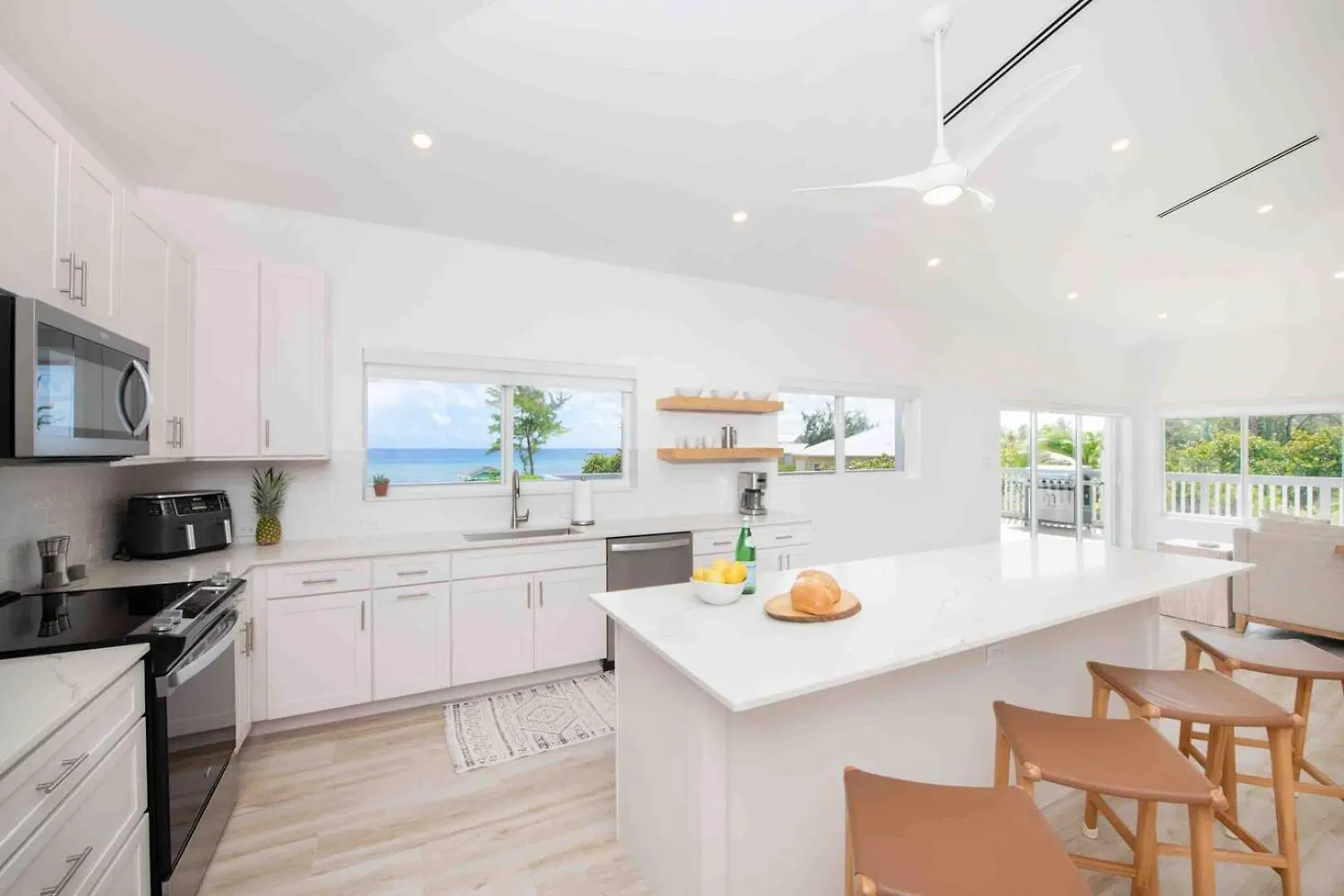 Timmys Place - Charming Oceanfront Villa With Direct Beach Access And Scenic Views Driftwood Village 0*,  Νησιά Καϋμάν