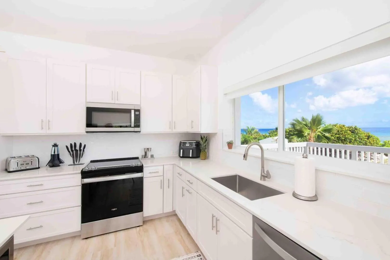 Σπίτι διακοπών Timmys Place - Charming Oceanfront Villa With Direct Beach Access And Scenic Views Driftwood Village