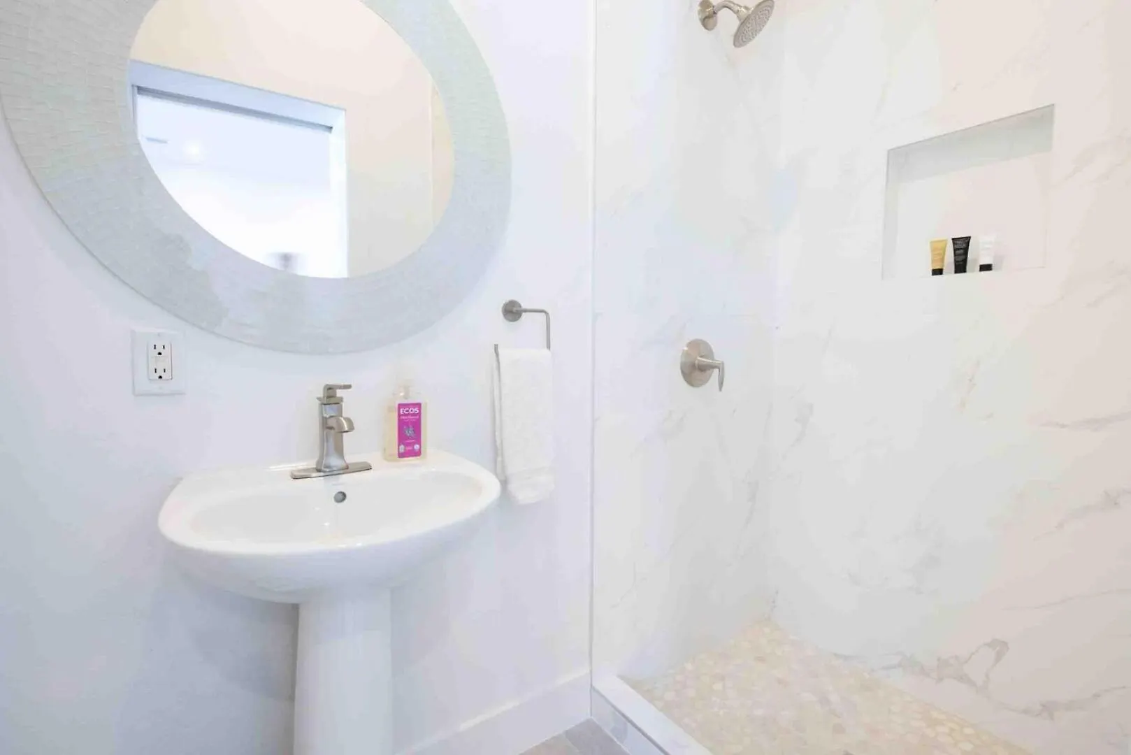 Timmys Place - Charming Oceanfront Villa With Direct Beach Access And Scenic Views Driftwood Village 0*,  Isole Cayman