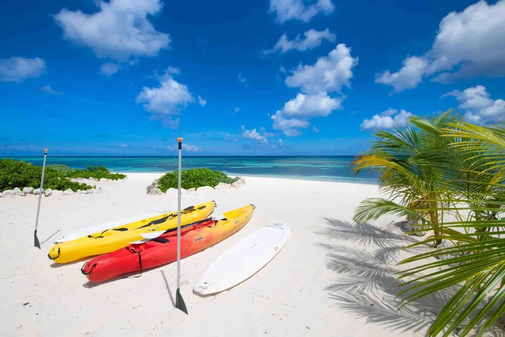 Timmys Place - Charming Oceanfront Villa With Direct Beach Access And Scenic Views Driftwood Village